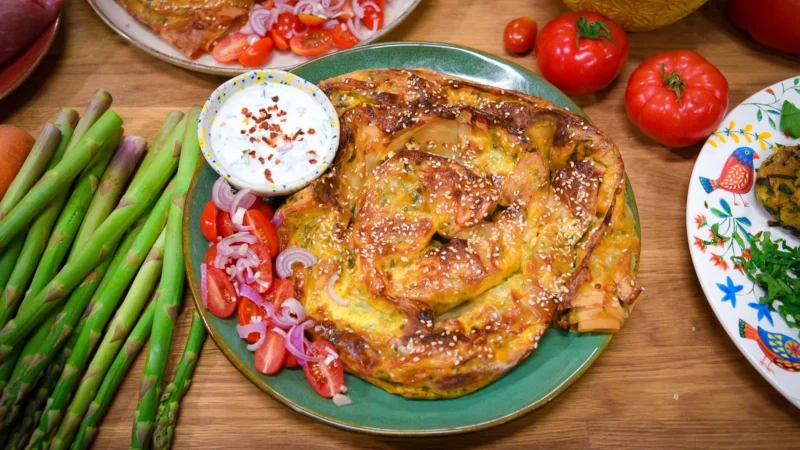 Pierogi po Polsku z jesiotrem wędzonym, ziemniakami i kawiorem